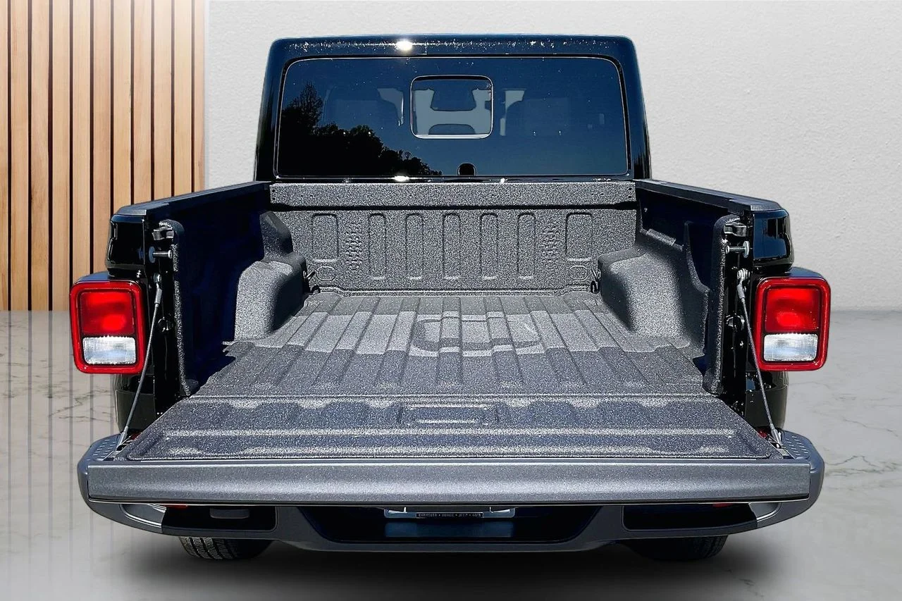 New 2026 Black Clear-Coat Exterior Paint Jeep Sahara image 23