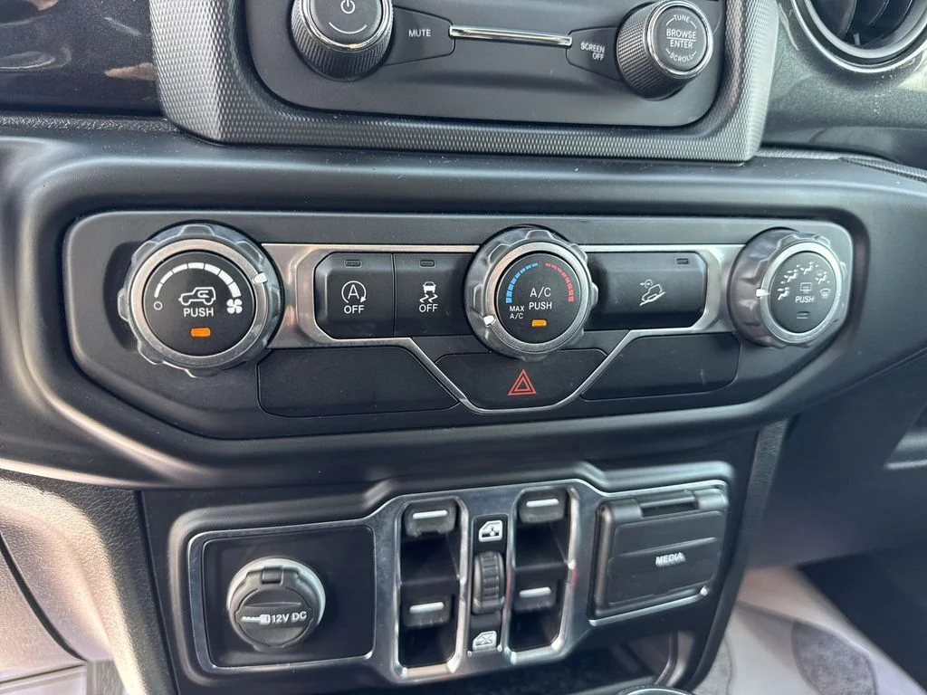 Used 2020 White Jeep Unlimited Sport Altitude image 18