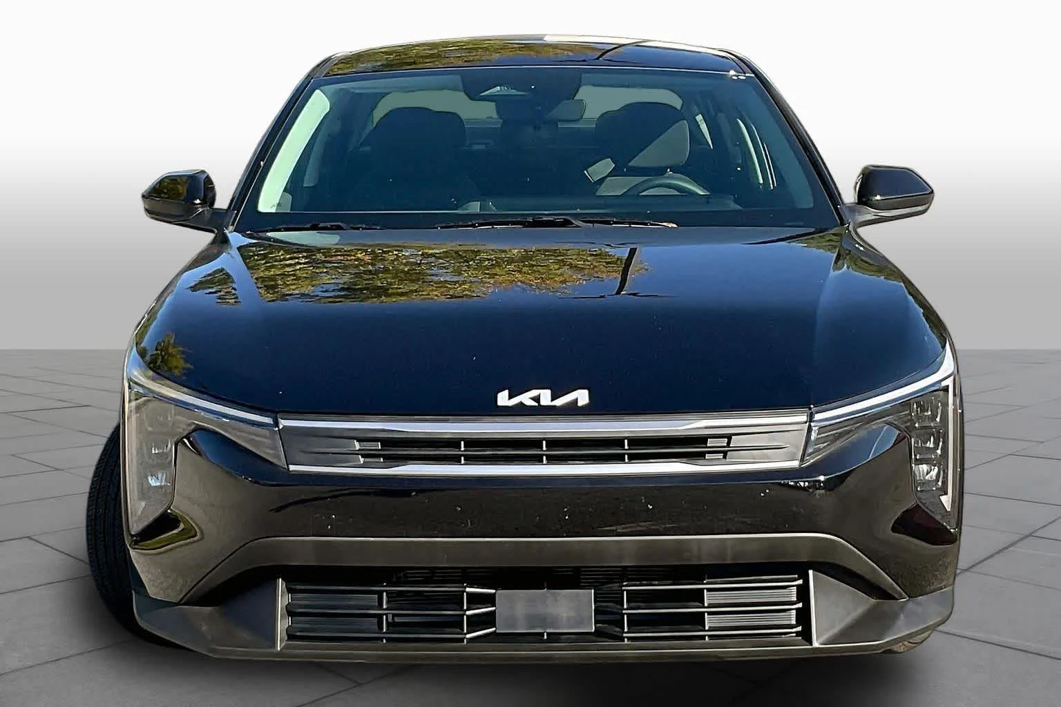Used 2025 Aurora Black Pearl Kia LXS image 4