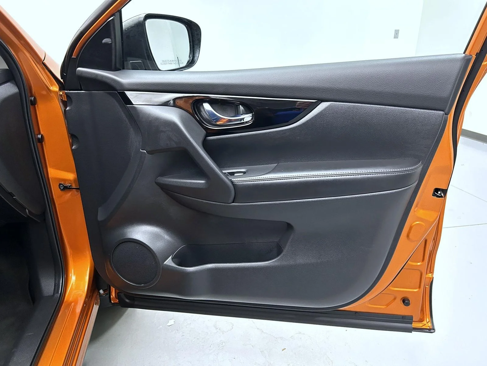 Used 2022 Orange Nissan SL image 16