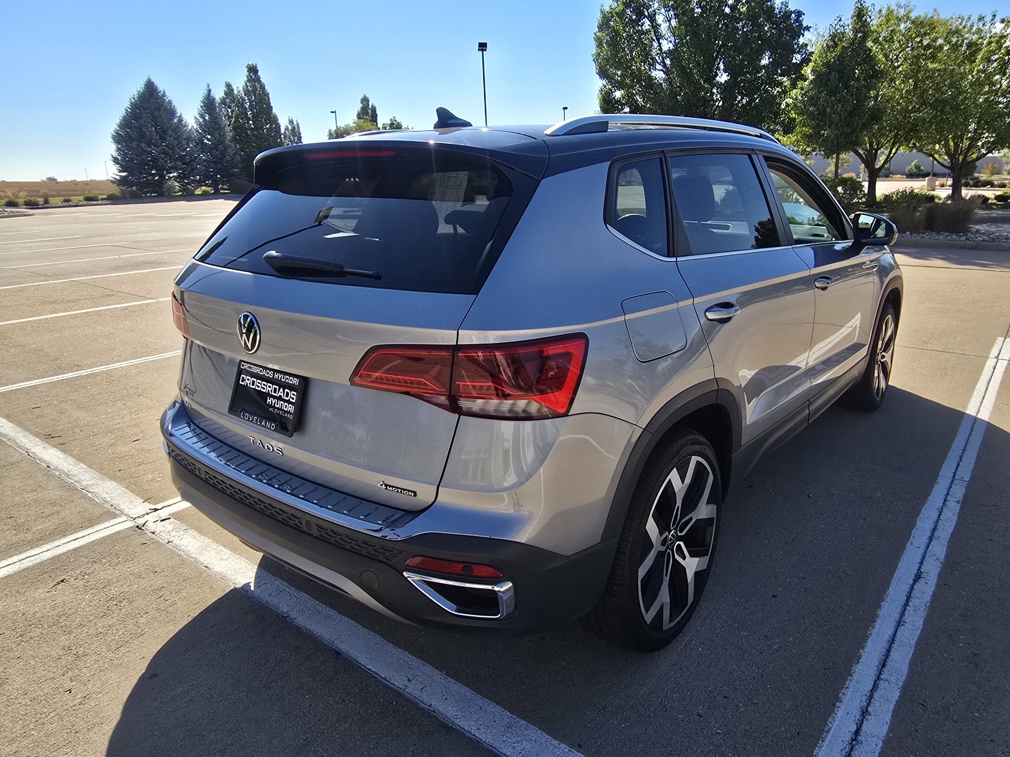 Used 2023 Pyrite Silver Metallic Volkswagen SEL image 5