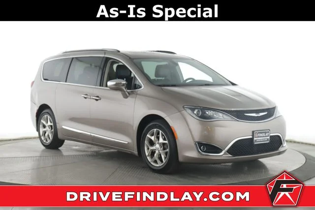 2017 Chrysler Pacifica Limited's photo