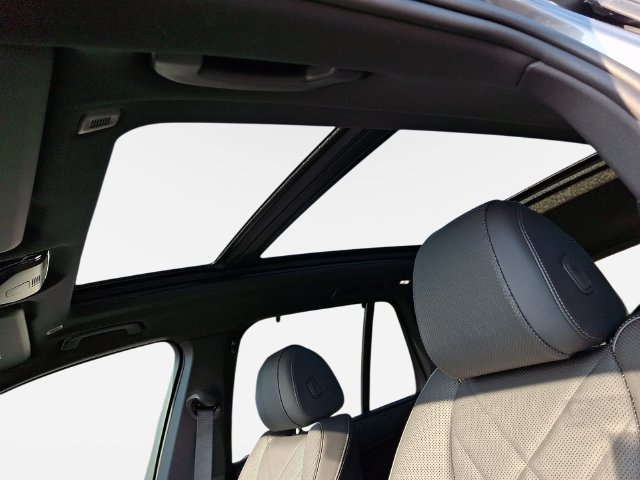 New 2026 Skyscraper Grey Metallic BMW xDrive50e image 12