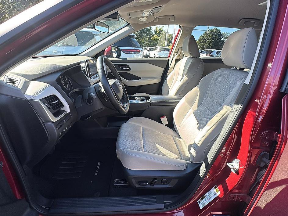 Used 2025 Scarlet Ember Tintcoat Nissan SV image 13