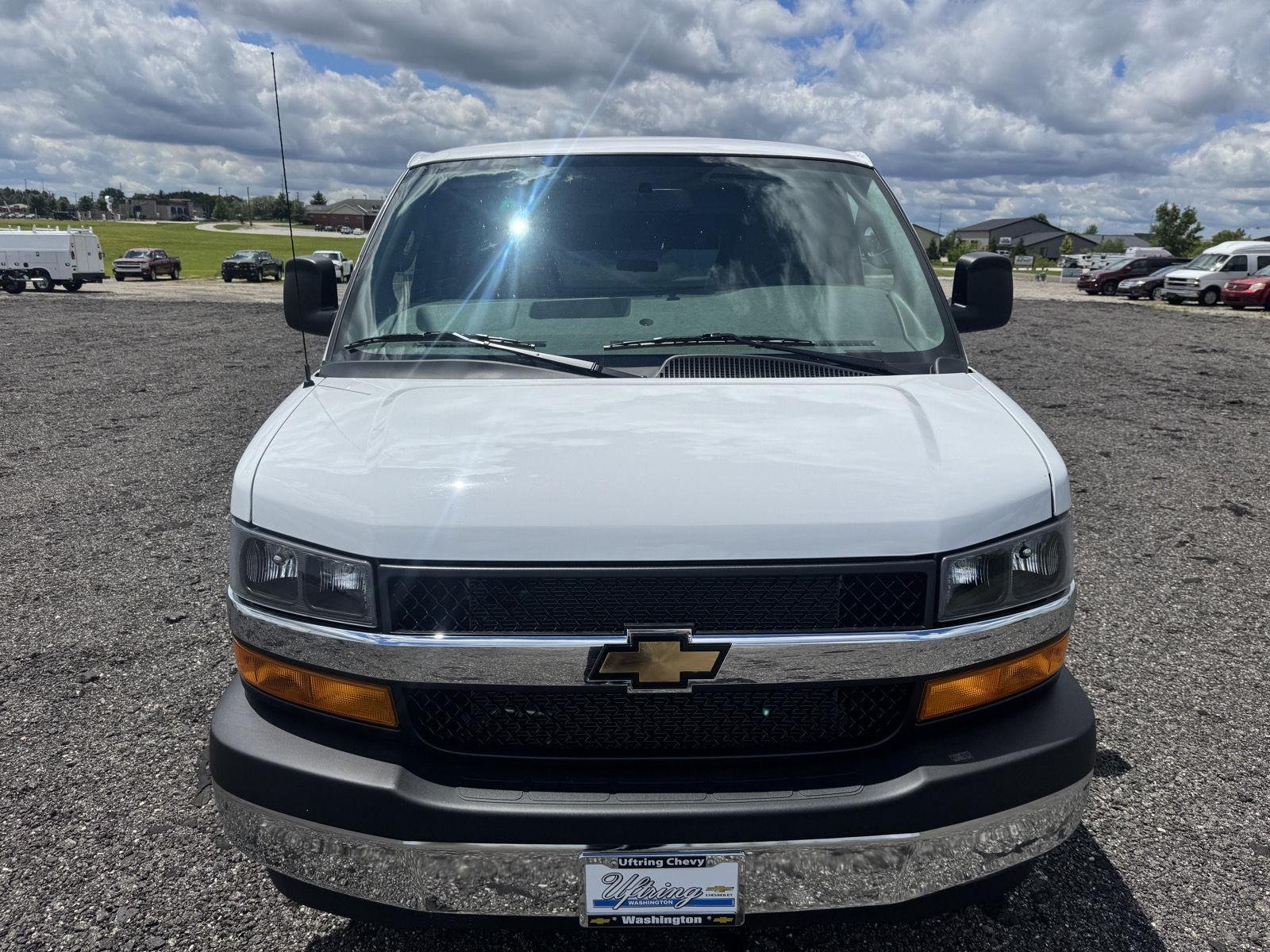 New 2026 Summit White Chevrolet WT image 6