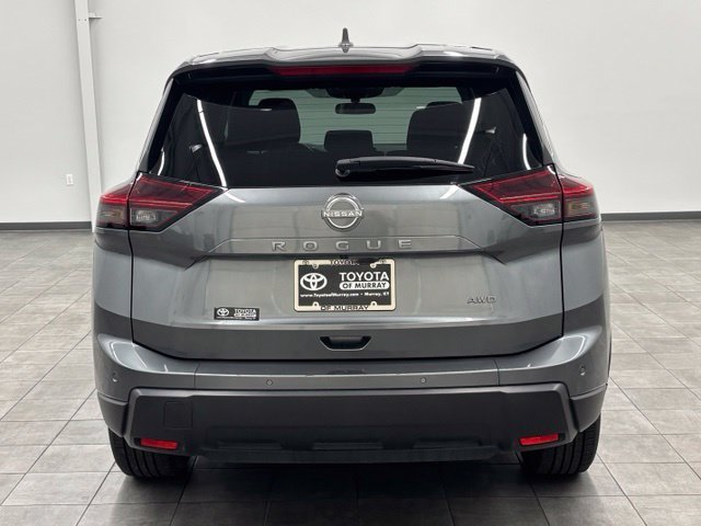 Used 2025 Gray Nissan SV image 3