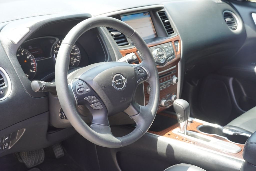 Used 2018 Silver Nissan Platinum image 21