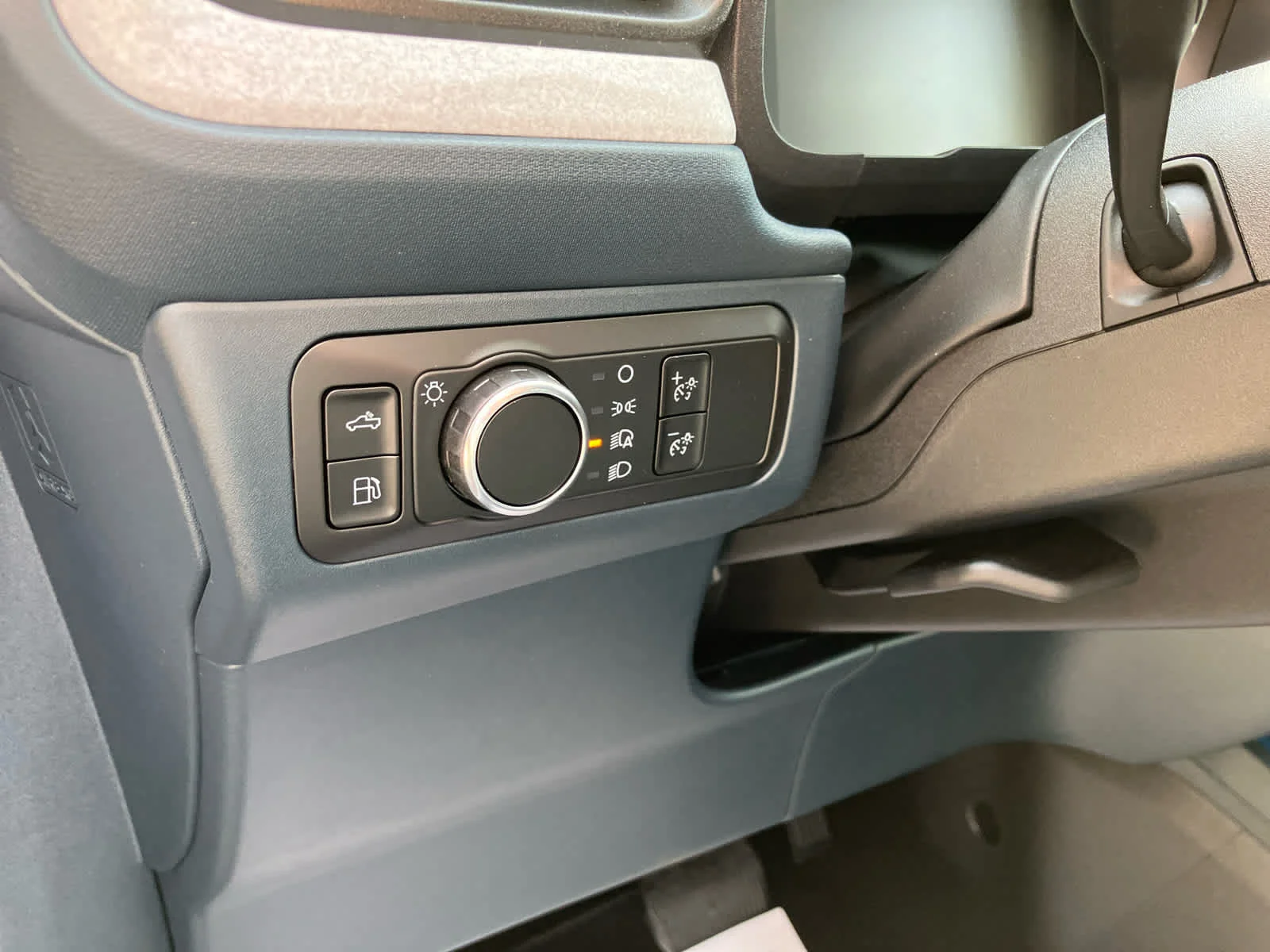 New 2026 Oxford White Ford XLT image 11