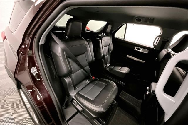 Used 2023 Jewel Red Metallic Tinted Clearcoat Ford Limited image 25