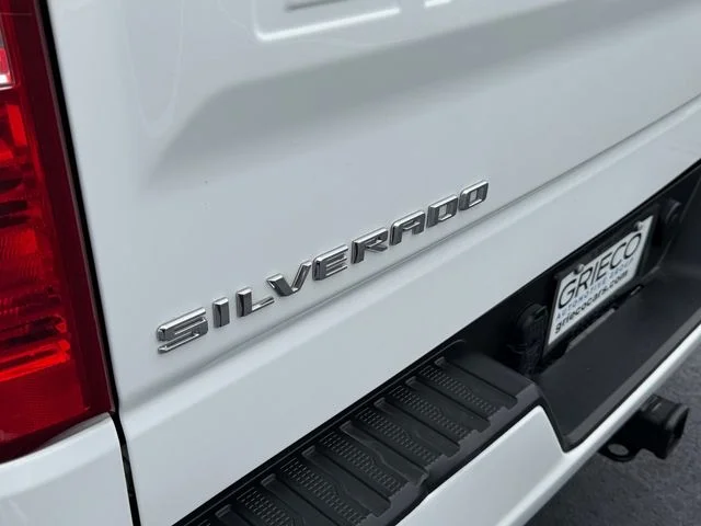 Used 2022 White Chevrolet Custom image 15