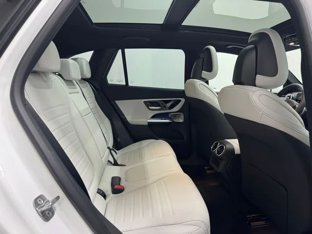 New 2026 MANUFAKTUR Moonlight Whit Mercedes-Benz GLC 300 image 18