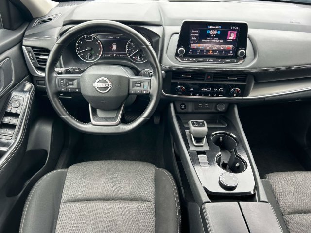 Used 2025 Gray Nissan SV image 15