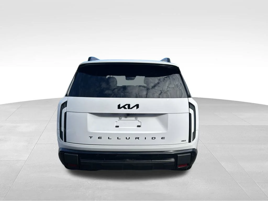 Used 2027 White Kia  image 4