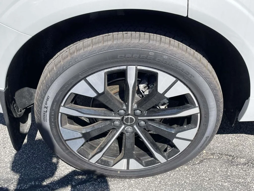 2026 Volvo XC60 Plus - Photo 8