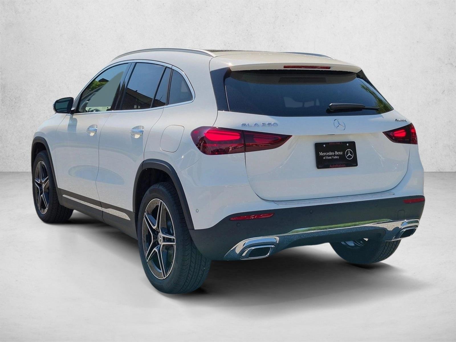 New 2026 Polar White Mercedes-Benz GLA250 image 9