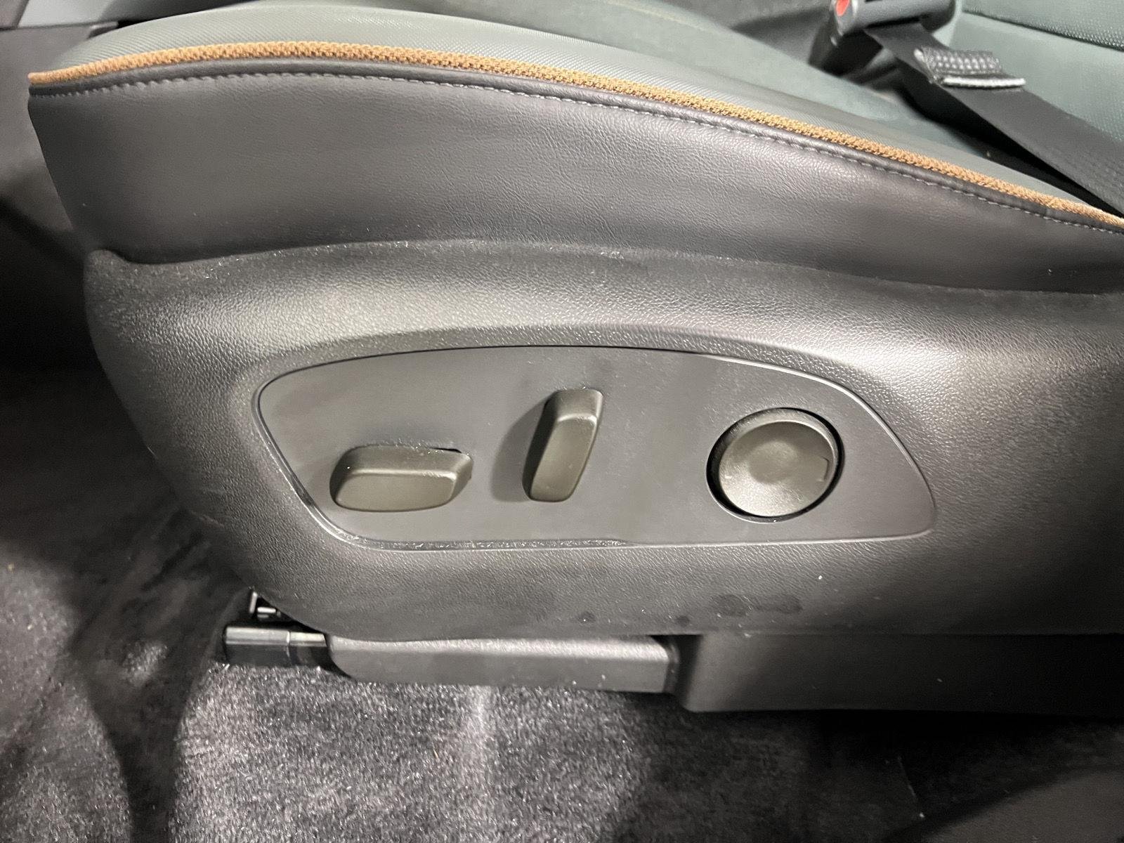 Used 2025 Summit White GMC AWD AT4 image 14