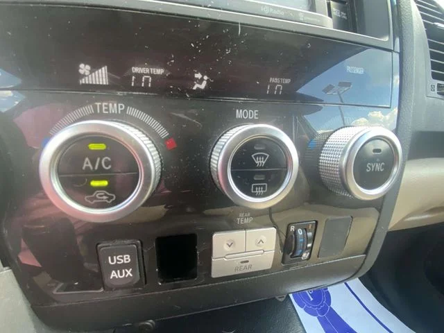 Used 2014 White Toyota Platinum image 19