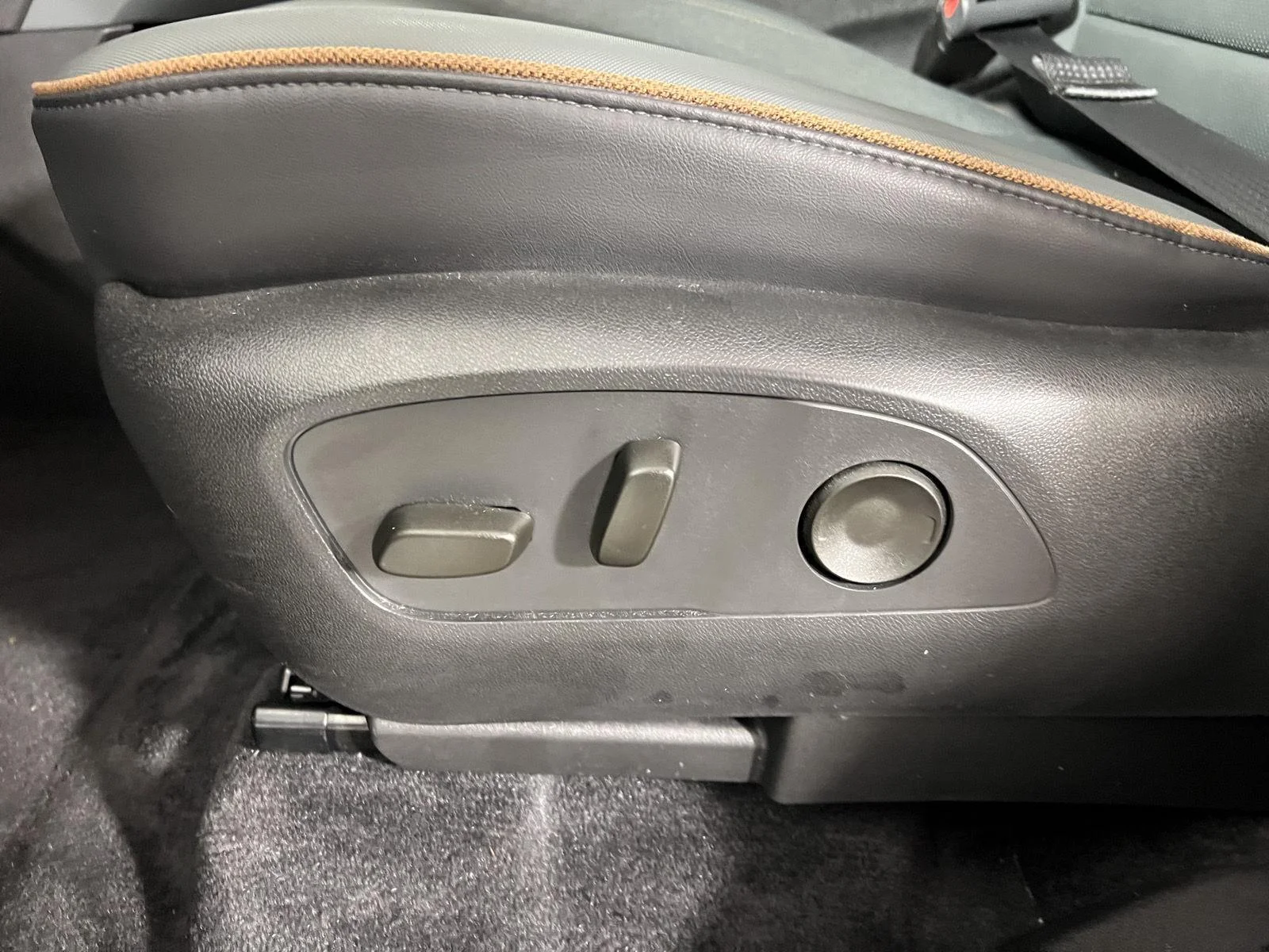 Used 2025 Summit White GMC AWD AT4 image 14