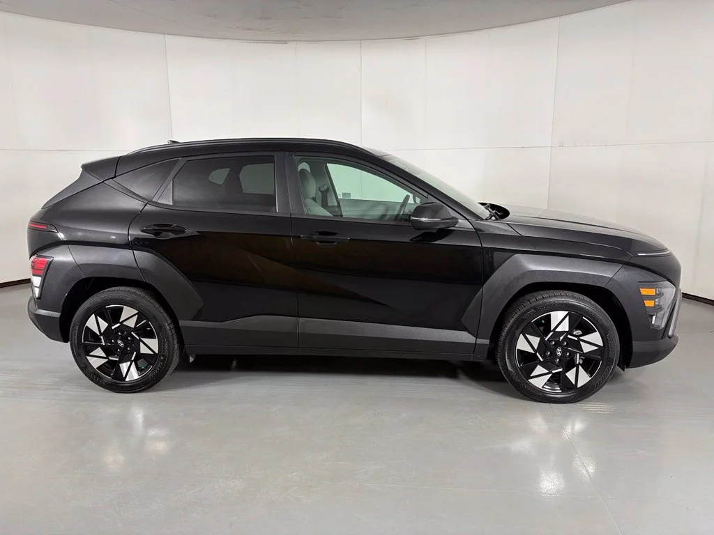 Used 2024 Black Hyundai SEL image 9