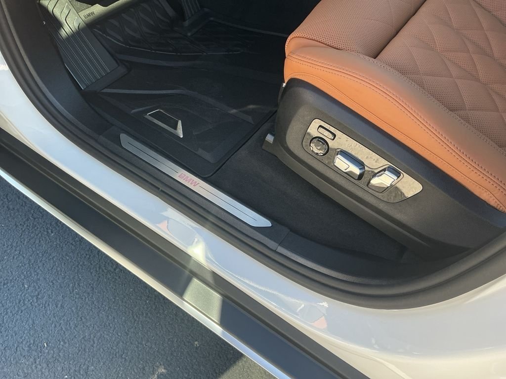 New 2026 White BMW xDrive50e image 26