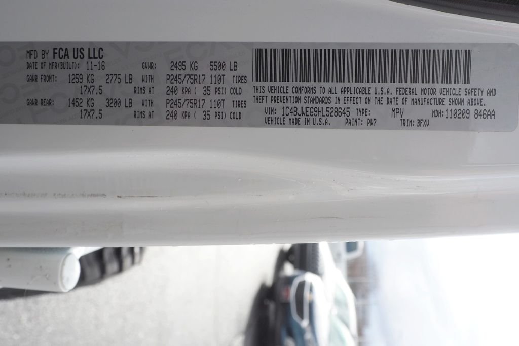 Used 2017 White Jeep Unlimited Sahara image 22