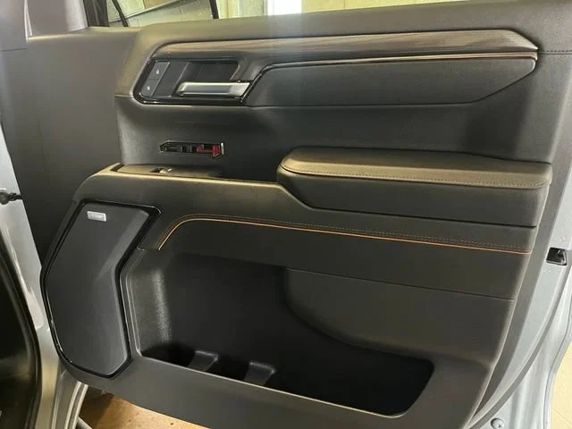 Used 2025 Sterling Metallic GMC AT4 image 28