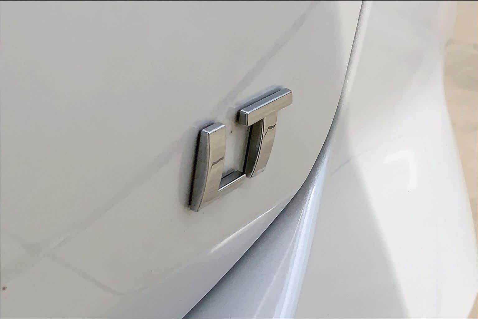 Used 2020 Iridescent Pearl Tricoat Chevrolet LT image 10