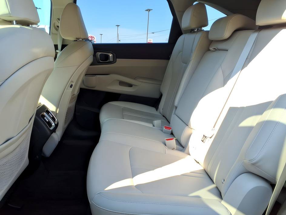 2025 Kia Sorento S - Photo 12