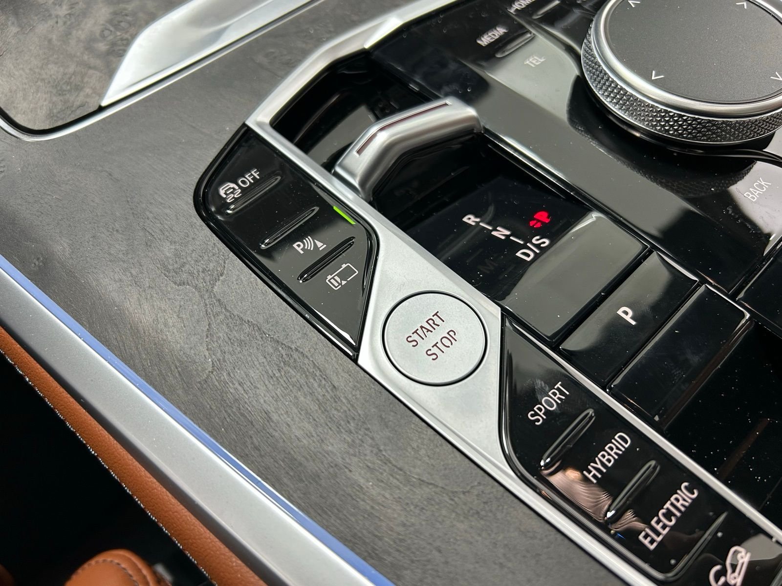 New 2026 Mineral White Metallic BMW xDrive50e image 21