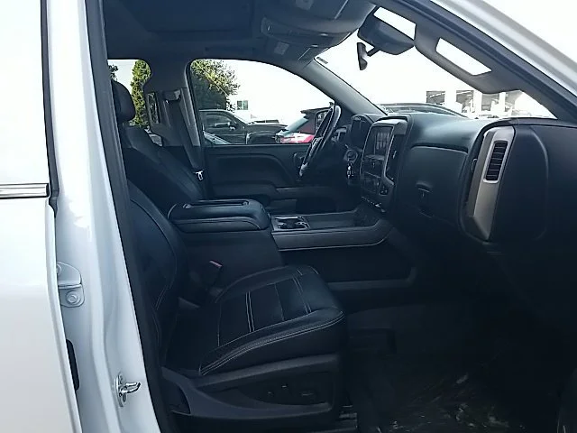 Used 2018 WHITE FROST TRICOAT GMC Denali image 35