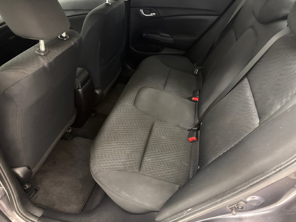 Used 2015 Alabaster Silver Metallic Honda SE image 14