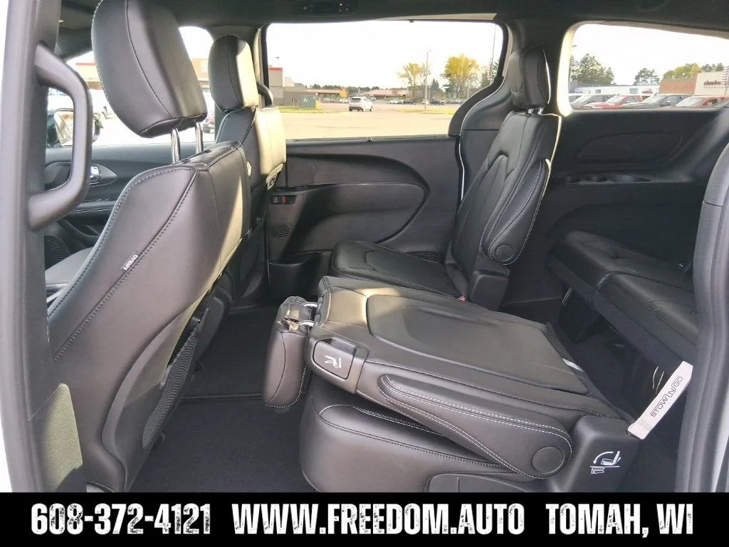 2026 Chrysler Pacifica Select - Photo 22