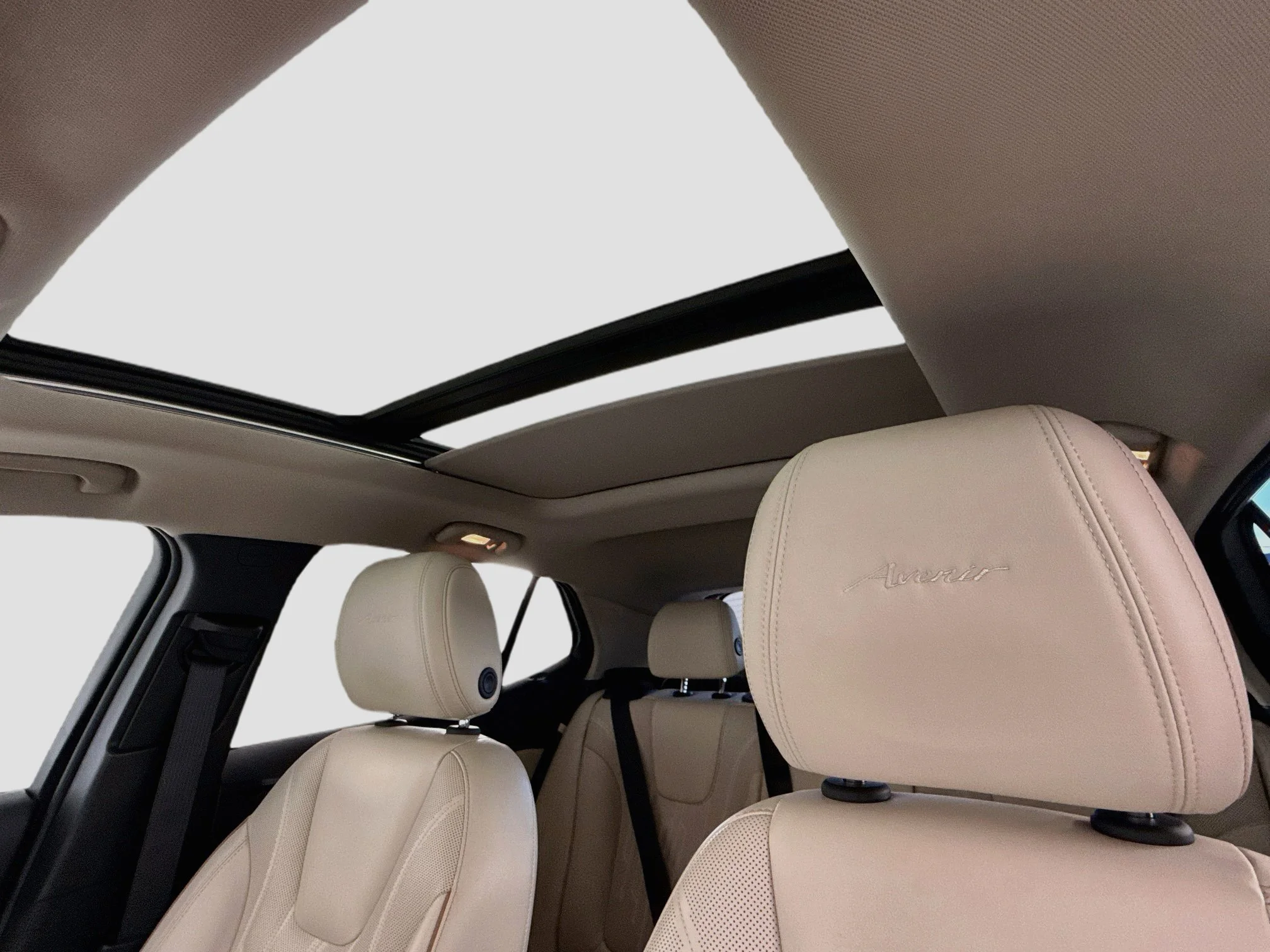 Used 2024 White Frost Tricoat Buick Avenir image 23