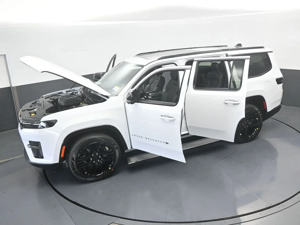 New 2026 Bright White Clear-Coat Exterior Paint Jeep Limited Reserve image 68
