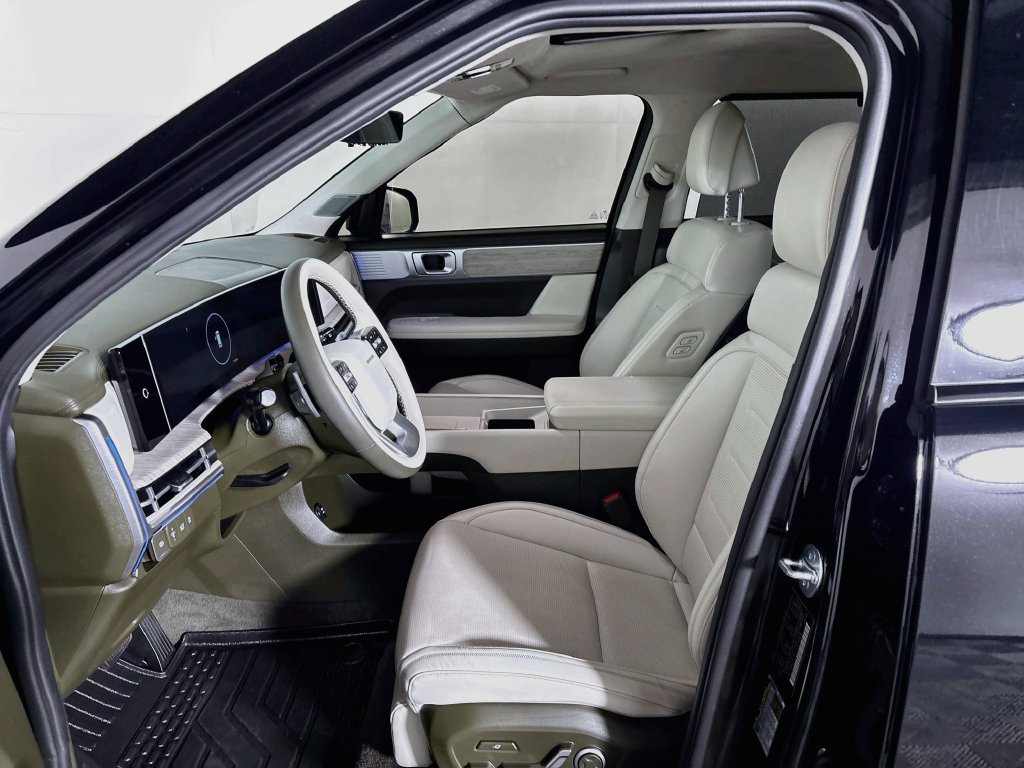 Used 2025 Phantom Black Hyundai Calligraphy image 11