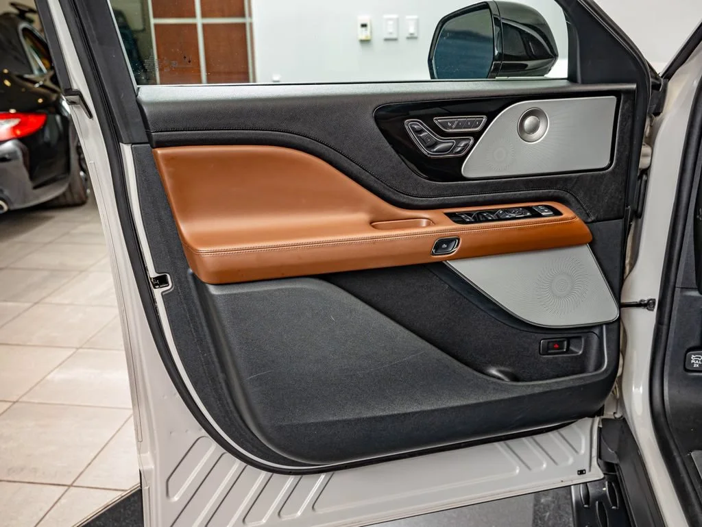 Used 2024 Ceramic Pearl Metallic Tri-Coat Lincoln Reserve image 19