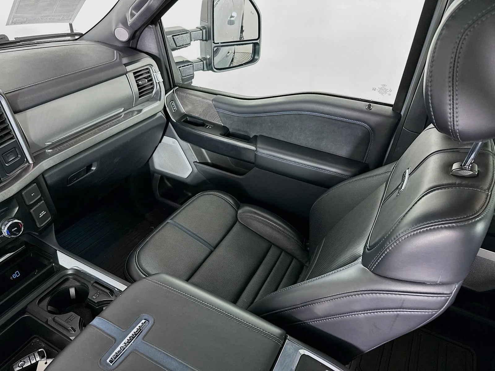 2025 Ford F-350 Super Duty Platinum - Photo 26