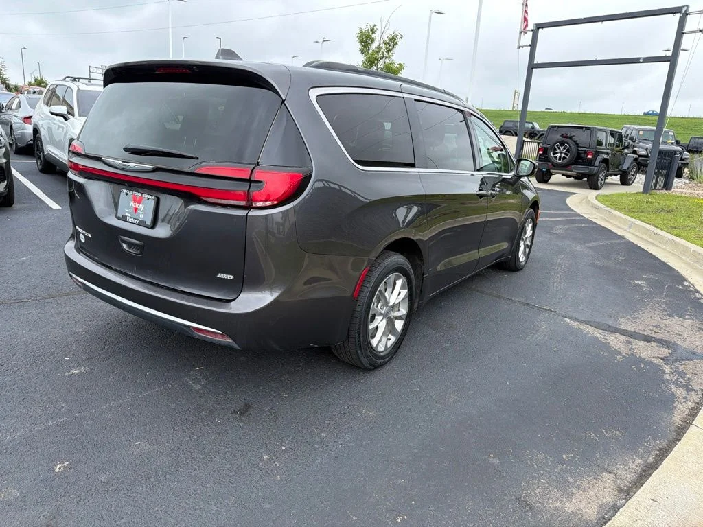 Used 2022 Gray Chrysler Touring L image 7