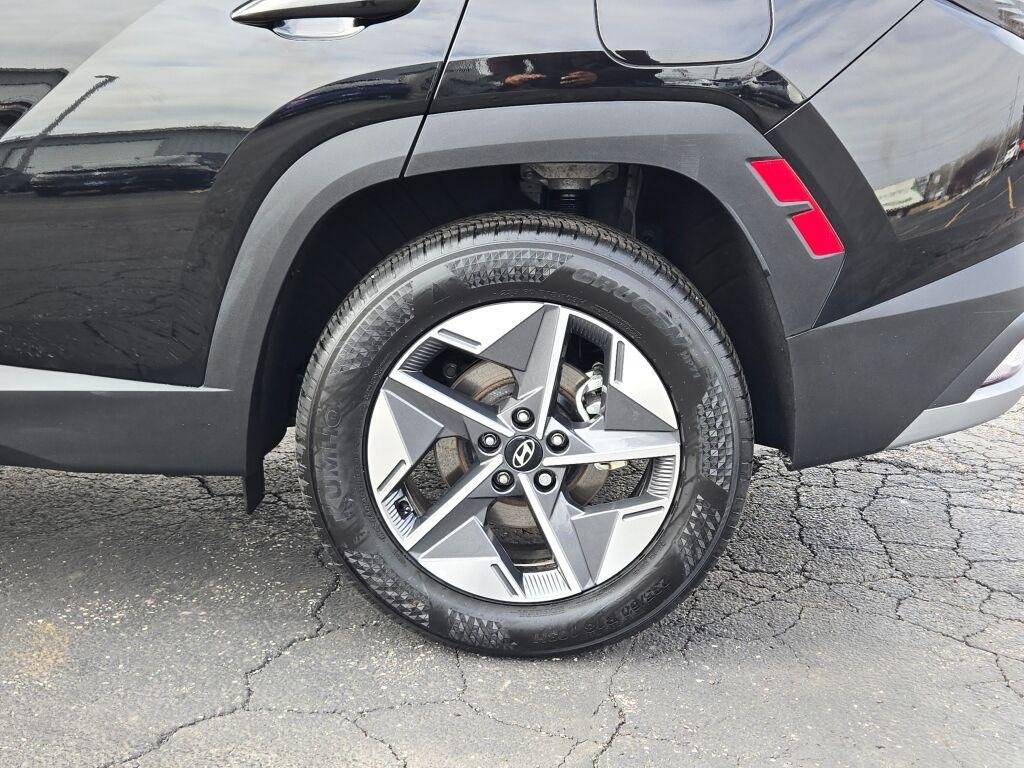 New 2025 Black Hyundai SEL Convenience AWD image 17