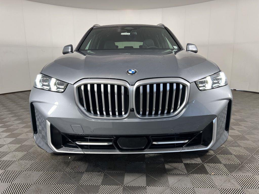 New 2026 Skyscraper Grey Metallic BMW xDrive40i image 5