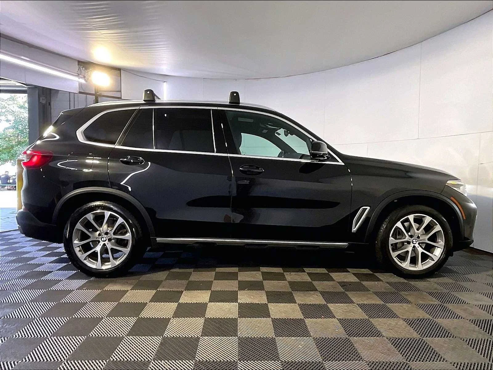 Used 2020 Black Sapphire Metallic BMW xDrive40i image 8
