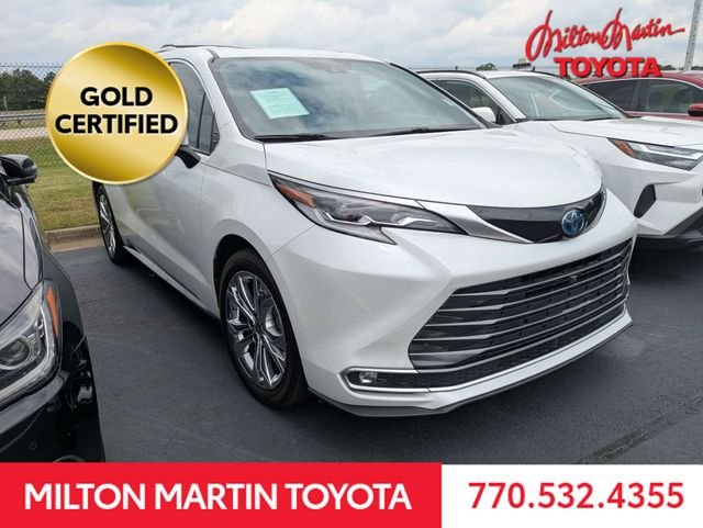 2023 Toyota Sienna Platinum 7-Passenger Hybrid FWD's photo