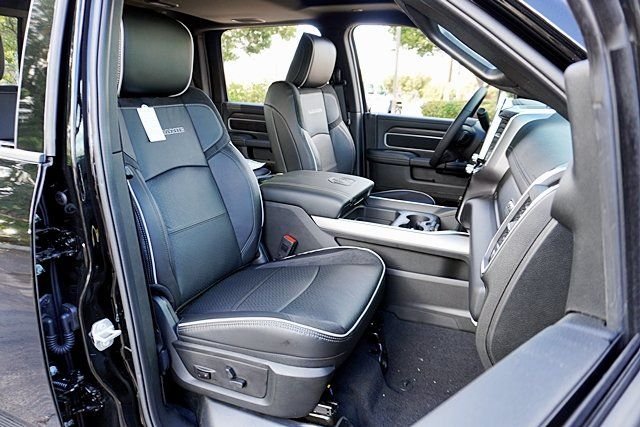 New 2026 Diamond Black Crystal Pearl-Coat Exterior Paint RAM Laramie Night Edition image 19