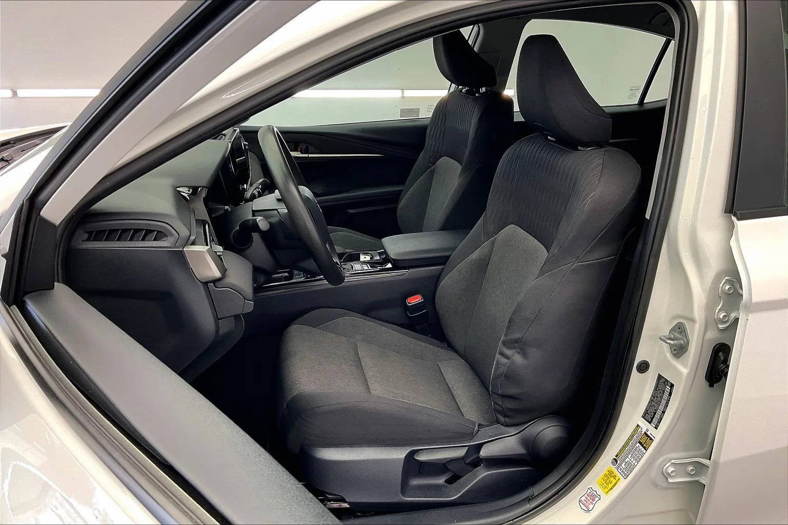 Used 2025 Ice Cap Toyota LE image 18