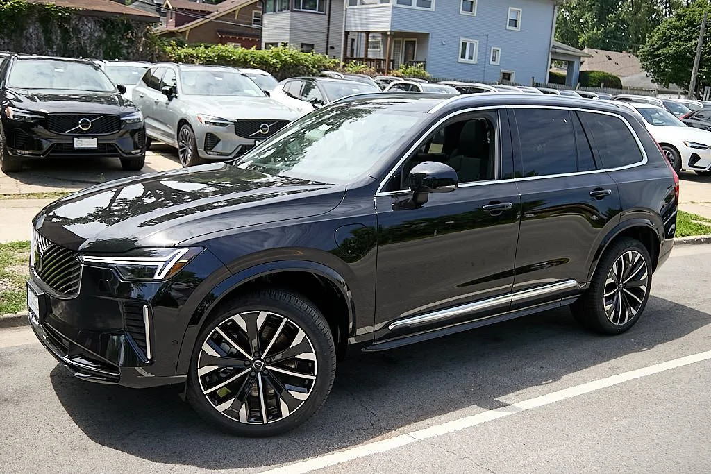 New 2026 Onyx Black Volvo Plus image 3