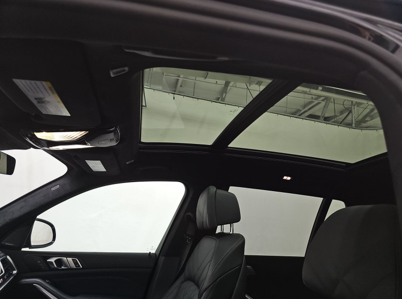 Used 2024 Black BMW xDrive40i image 10