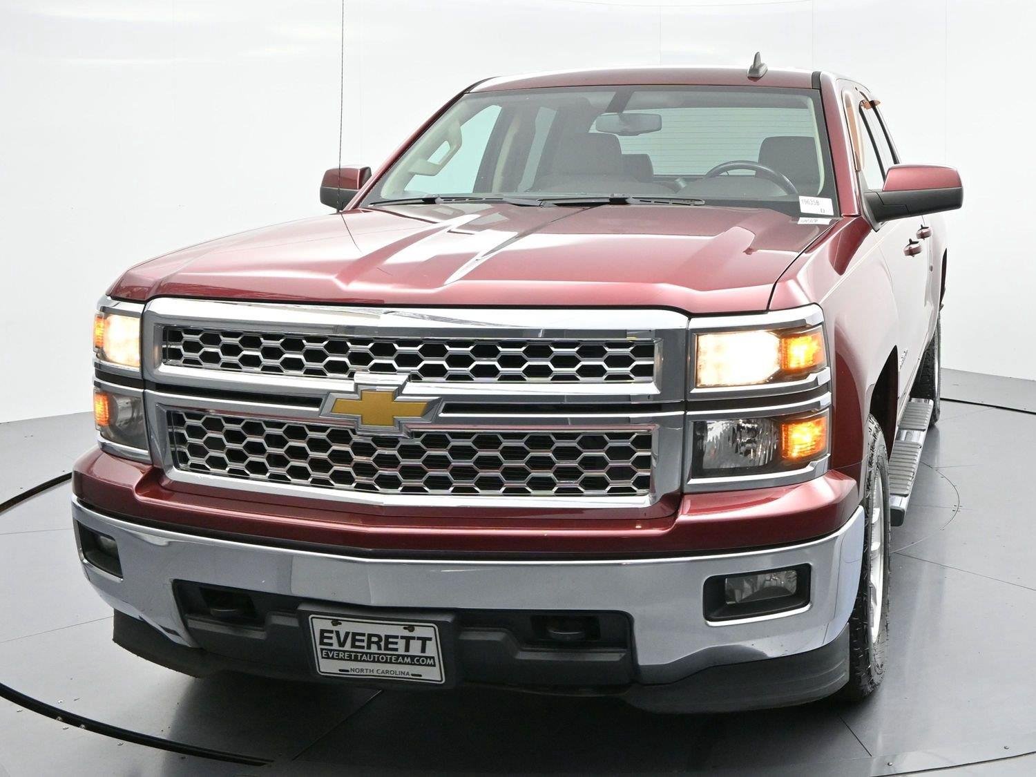 Used 2015 DEEP RUBY METALLIC Chevrolet LT image 3