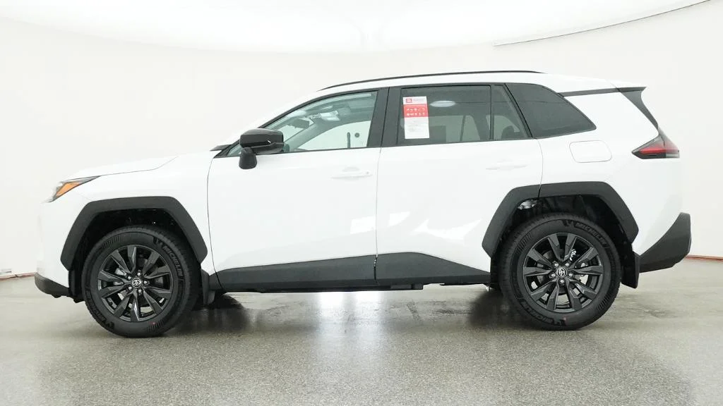 New 2026 Ice Cap Toyota XLE Premium image 4