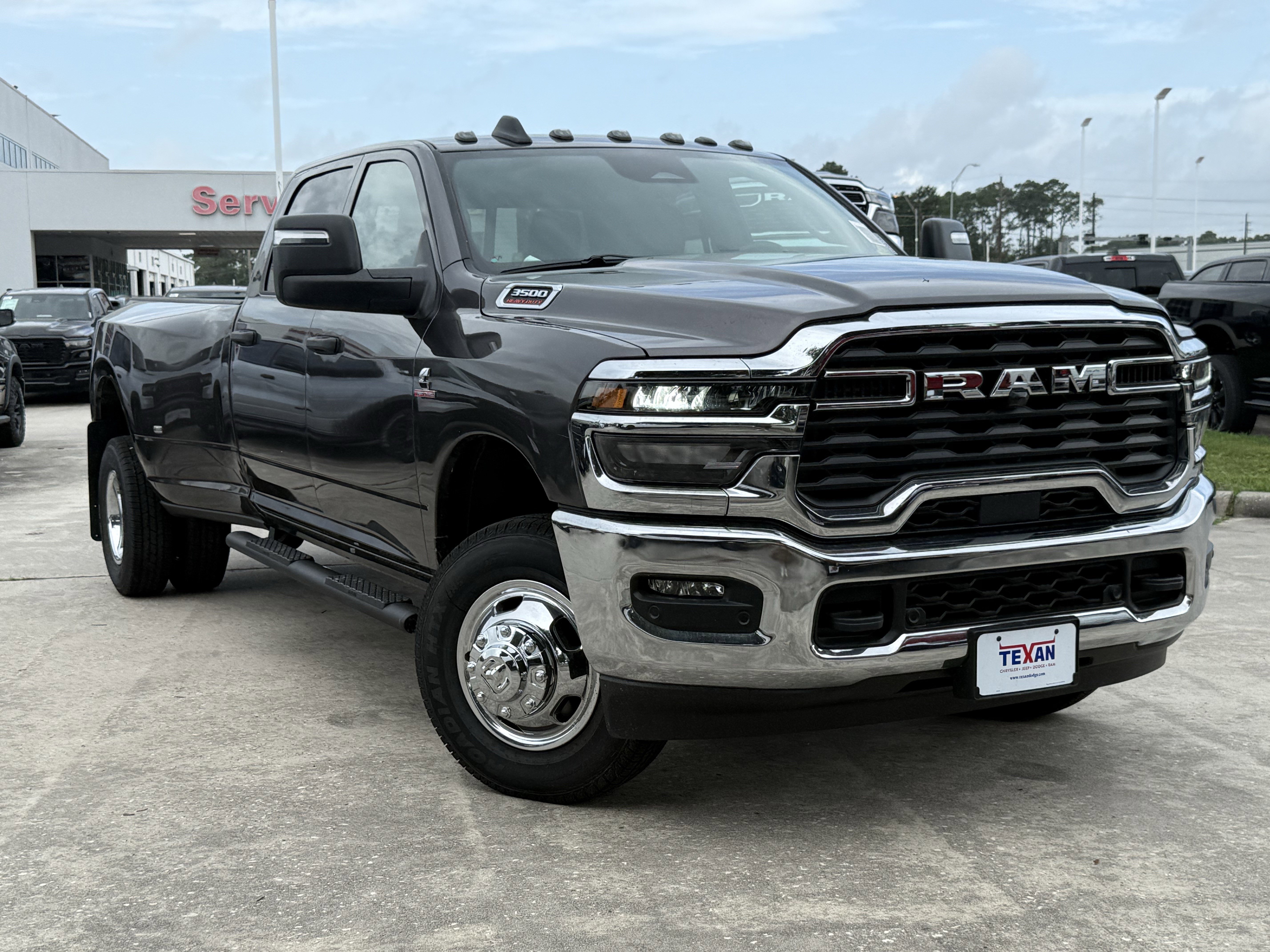 New 2026 Granite Crystal Metallic Clear-Coat Exterior Paint RAM Tradesman image 2