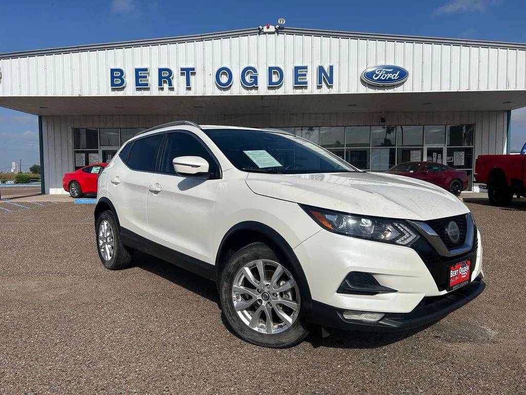 Used 2021 White Nissan SV image 1